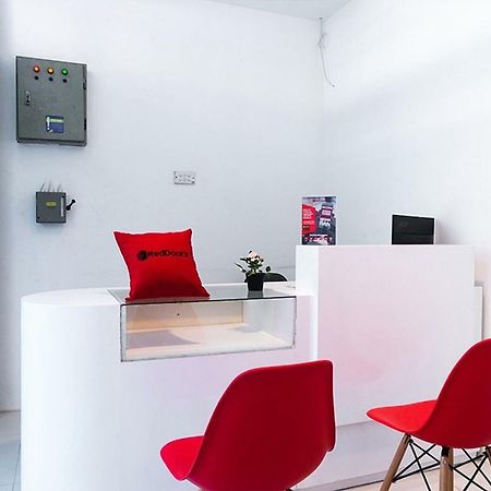 Reddoorz Near Seasons City Mall Джакарта Экстерьер фото