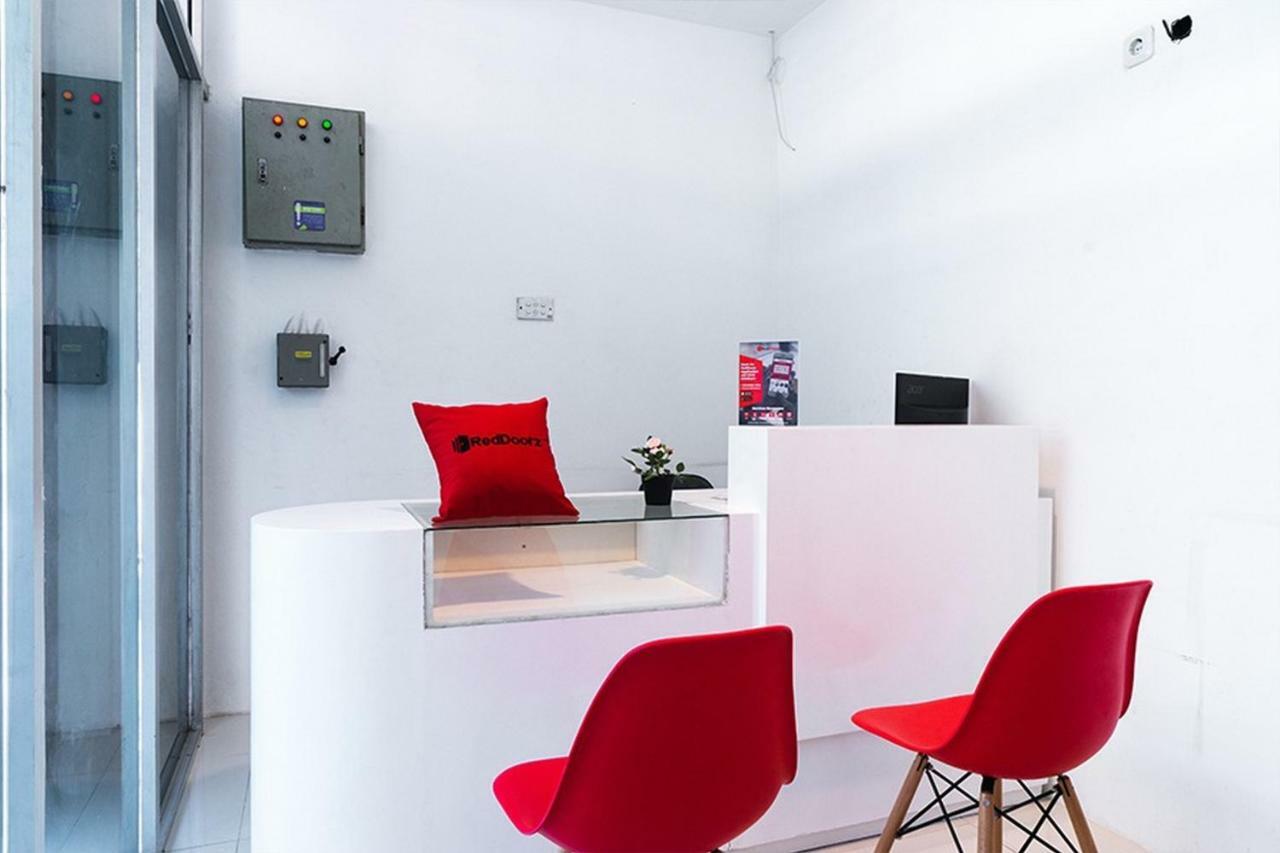 Reddoorz Near Seasons City Mall Джакарта Экстерьер фото